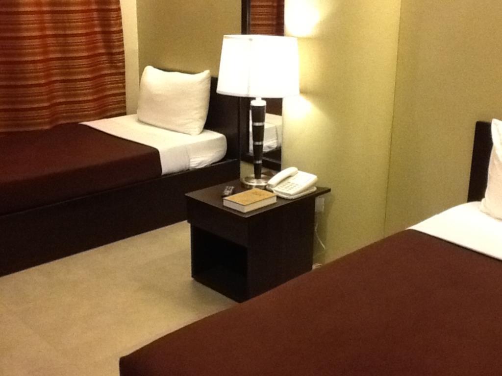 One Hive Hotel And Suites Surigao Eksteriør billede